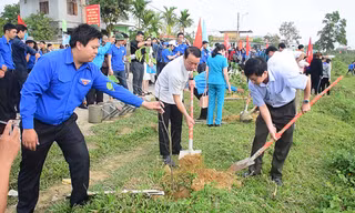 Khen thưởng nhiều cá nhân, tổ chức Đoàn tham gia xây dựng TT-Huế xanh, sạch, sáng