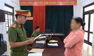 Con lái xe máy gây tai nạn chết người, cả mẹ cũng bị khởi tố