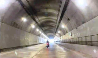 Truy tìm nam thanh niên liều lĩnh vượt chốt cấm, xuyên hầm đường bộ Hải Vân bằng xe gắn máy