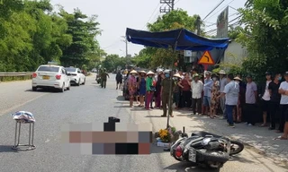 Ngã xe máy xuống đường, người phụ nữ bị ô tô đầu kéo tông tử vong