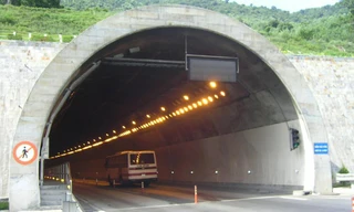 Hầm đường bộ sửa chữa, xe cộ leo đèo vẫn đóng phí: Chủ đầu tư nói gì?