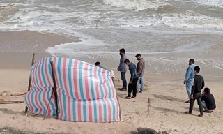 Ra bờ biển tập thể dục, phát hiện thi thể nam giới nổi bên mép nước