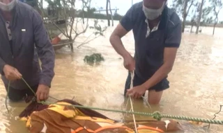 Phát hiện thi thể trôi dạt vào bờ sông Hương giữa lũ lớn