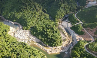 Các vùng bãi bồi trên sông Rào Trăng là nơi lực lượng chức năng tập trung tìm kiếm người mất tích thời gian gần đây và trong những ngày tới