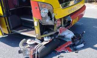 Ô tô khách 'nuốt' xe gắn máy tại TT-Huế, 2 phụ nữ thương vong