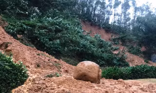 TT-Huế phát cảnh báo khẩn loạt vị trí có nguy cơ lũ quét, sạt lở do mưa lớn kéo dài