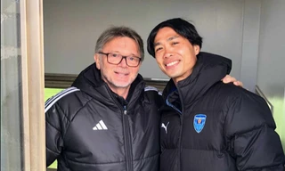 HLV Troussier sang Nhật Bản kiểm tra ‘giò’ Công Phượng 