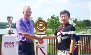 "Cú bắt tay" giữa Chủ tịch The R&A Niall Farquharson và lãnh đạo VG Corp