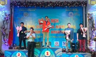 Kỳ thủ Bành Gia Huy nhận HCV cờ tiêu chuẩn 