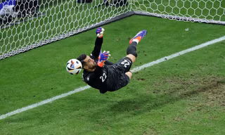 Thủ môn Bồ Đào Nha lập kỷ lục không tưởng ở EURO