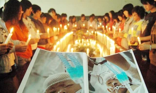 Nhân dân nhiều nơi làm lễ tang cho bé Duyệt Duyệt