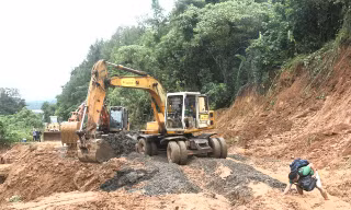 Tháo dỡ chốt cấm đường trên tuyến Hồ Chí Minh đoạn qua Quảng Trị