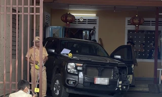 Xe bán tải húc vào nhà dân, 1 người tử vong