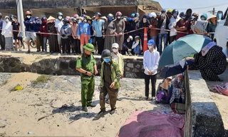 Vụ mẹ ôm con nhảy cầu Cửa Việt: Tìm thấy thi thể cháu bé