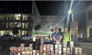 Bắt vụ vận chuyển 239 hộp pháo hoa lậu trên Quốc lộ 9