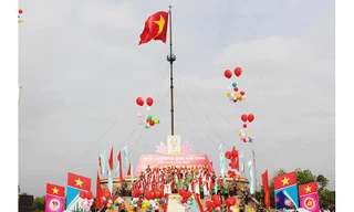 Lễ Thượng cờ "Thống nhất non sông" tại đôi bờ Hiền Lương - Bến Hải.