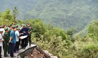 Phó Thủ tướng Lê Văn Thành kiểm tra công tác khắc phục sụt lún tại Quốc lộ 15D