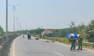 Xe máy va chạm với xe tải trên quốc lộ, một thiếu niên tử vong tại chỗ