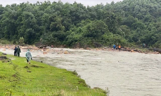 Tìm kiếm 3 người dân mất tích trong mưa lũ