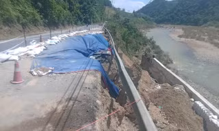 Nhiều đoạn trên Quốc lộ 9 có nguy cơ sạt lở cao