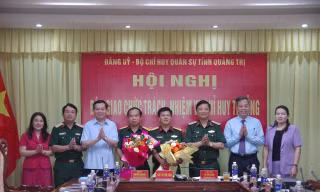 Bàn giao chức trách, nhiệm vụ Chỉ huy trưởng Bộ CHQS tỉnh Quảng Trị