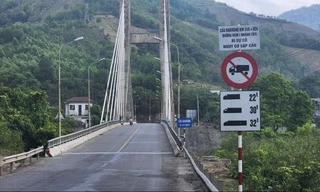 Cầu treo Đakrông gặp sự cố nguy hiểm