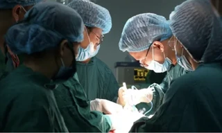 Giúp sản phụ bị nhau cài răng lược vượt cạn thành công