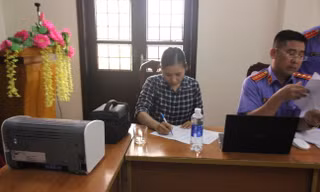 Khởi tố nữ cán bộ chi cục thi hành án dân sự tham ô hàng tỉ đồng 