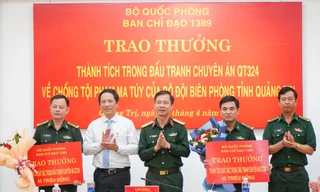 Bộ Quốc phòng trao thưởng chuyên án bắt 9 đối tượng người Lào vận chuyển 100 kg ma túy