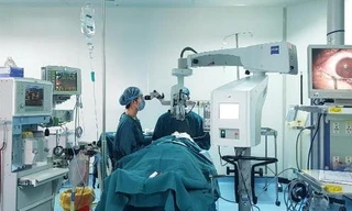 Cắt tôn, nam thanh niên ở Quảng Trị bị mảnh sắt bắn thủng mắt 