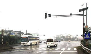 Quảng Trị: Hàng loạt cụm đèn tín hiệu giao thông trên các quốc lộ hư hỏng, hoạt động chập chờn