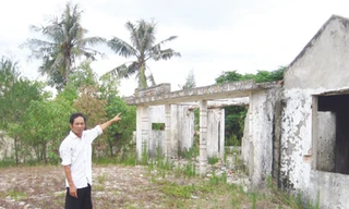 Cát biển 'nuốt' làng