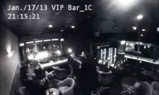 Clip gái bar tranh khách rúng động cư dân mạng