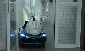 Cải tiến ôtô đồ chơi thành máy khử khuẩn trong khu cách ly