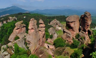 Pháo đài đá cao 70 m, tồn tại suốt 200 triệu năm ở Bulgaria