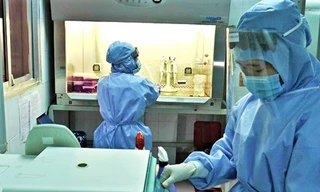 Những người lính quân y 'bỏ' Tết nghiên cứu kit thử Covid- 19