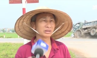 Đang phỏng vấn về tai nạn, camera quay được cảnh đâm xe phía sau