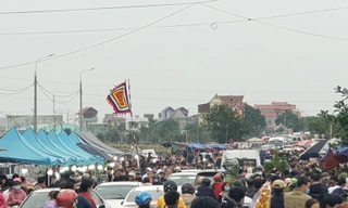 Chợ Viềng ‘ken đặc’ người trước giờ khai hội