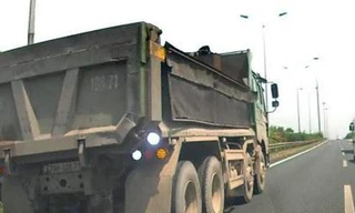 Xe ben đi lùi ở làn 120 km/h cao tốc Pháp Vân – Cầu Giẽ