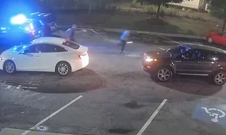 Thêm người da màu bị cảnh sát Mỹ bắn chết