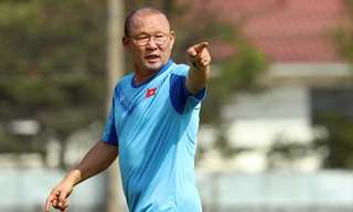 HLV Park Hang Seo gia cố hàng phòng ngự