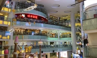 Trung tâm thương mại như 'bỏ hoang' giữa đại dịch virus corona