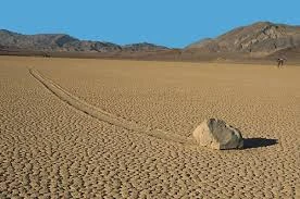 Bí ẩn “tảng đá biết đi” ở thung lũng Chết, nơi khắc nghiệt nhất Trái Đất