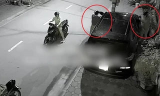 Băng trộm vặt gương ôtô trong 30 giây