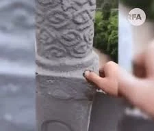 Cầu mới xây ở Trung Quốc có thể bóp vụn bằng tay sau đợt mưa dài ngày