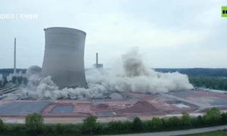 Giật mình cảnh phá hủy tháp làm lạnh nhà máy hạt nhân trong chớp mắt