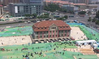 Di dời tu viện trăm tuổi trong 82 phút