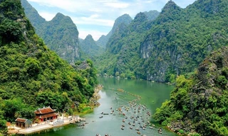 Vẻ đẹp yên bình của sông nước Tràng An