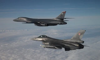 ‘Kỳ phùng địch thủ’ MiG-29 và F-16 cùng hộ tống B-1B Lancer