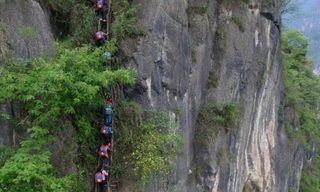 Ngôi làng muốn đến phải leo 2.556 bậc thang